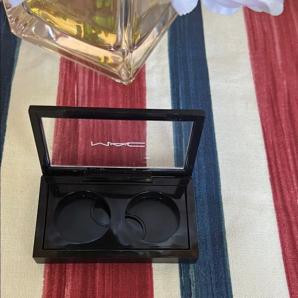 MAC Eye Shadow and Palette Set NEW